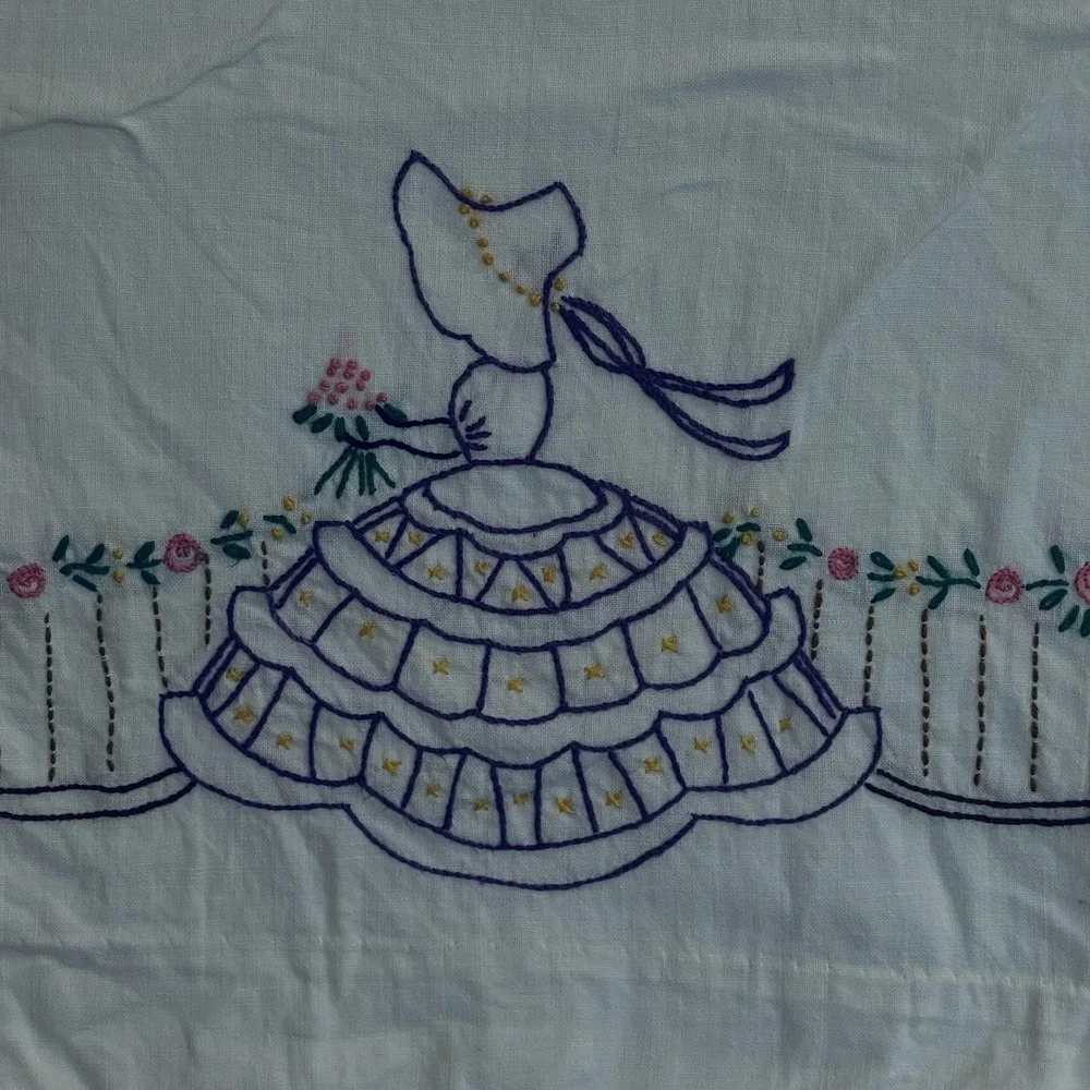 Vintage Embroidered Southern Belle Queen Pillowcases Pair Crochet Cottage‎ White